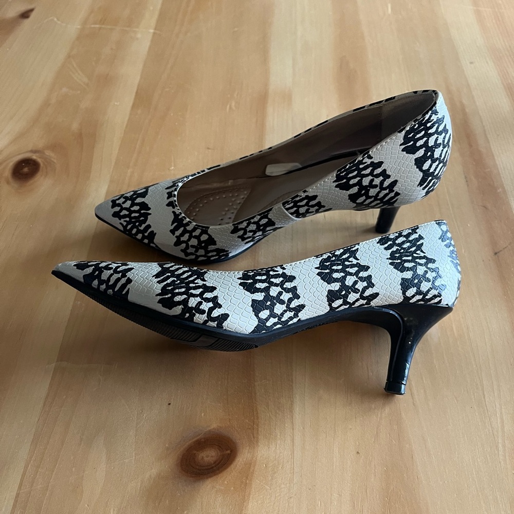 Kitten heels